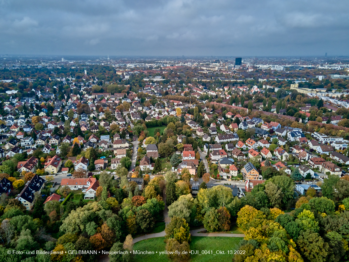 13.10.2022 - Der Ostpark mit See und Biergarten in Neuperlach